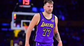 老鹰队选秀会交易火箭队，斯通决策引发热议